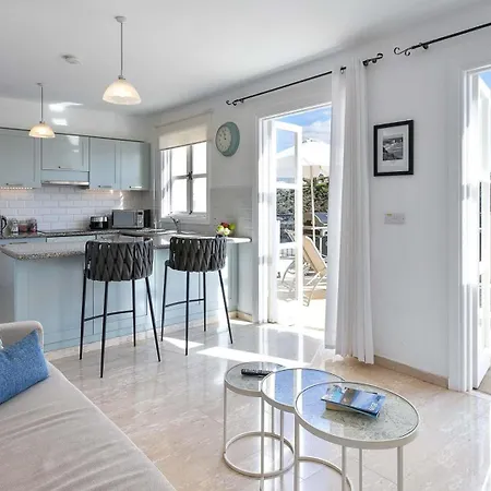 Modern U6 With Beautiful Sea Views, Aphrodite Hills 公寓